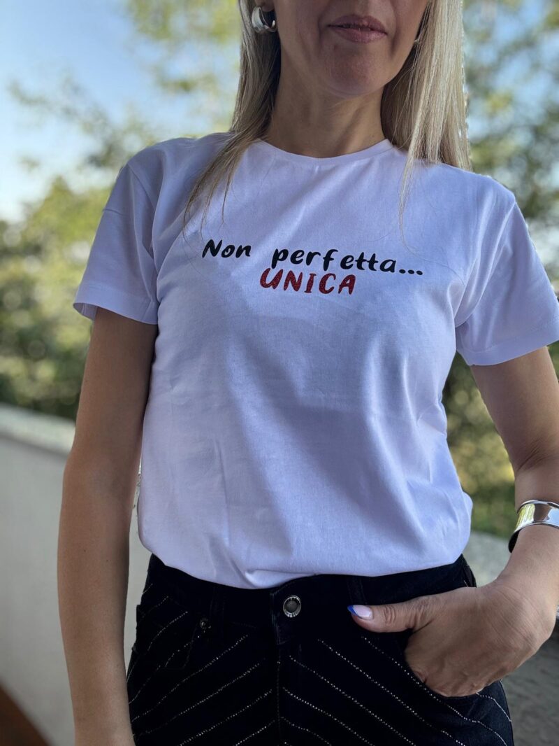 T-shirt "Non perfetta...Unica" - immagine 3